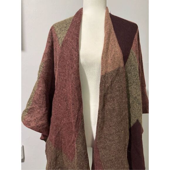 Abercrombie & Fitch Nylon Poncho Sweaters for Women | Mercari Abercrombie & fitch one size wrap Pancho